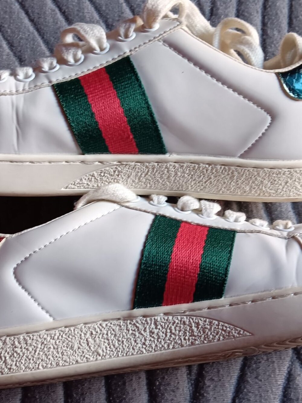 Gucci Ace Bee Embroidered Sneakers - Picture 2 of 10